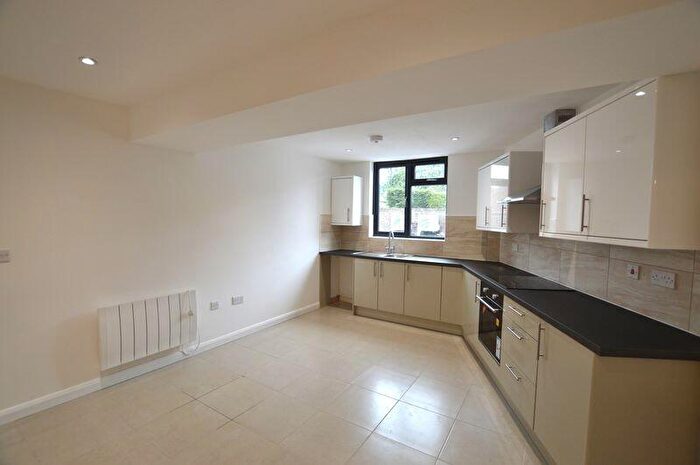 1 Bedroom Flat To Rent In Windsor Close, Godalming, Surrey, GU7