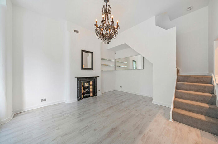 2 Bedroom Maisonette To Rent In Kidbrooke Park Road, Blackheath, London, SE3