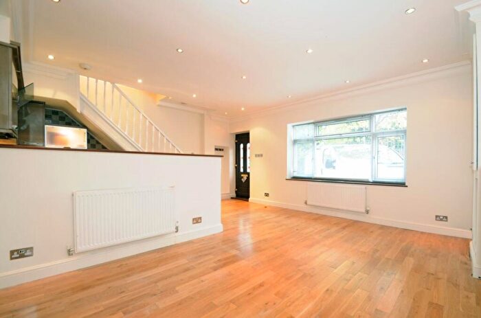 2 Bedroom House To Rent In Rosebery Road, Muswell Hill, London, N10