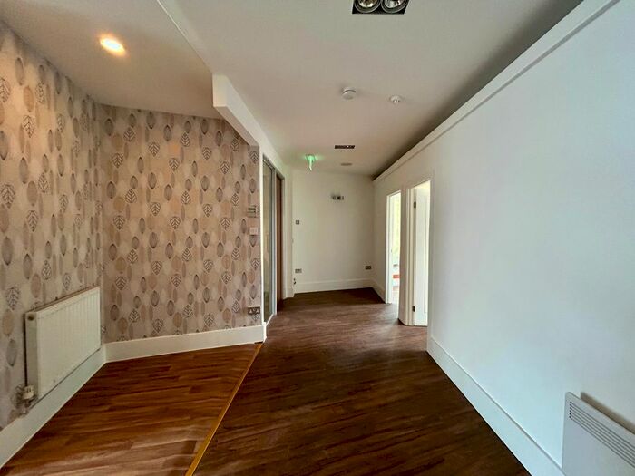 2 Bedroom Flat To Rent In St. Margarets Road, St Margarets, Twickenham, TW1