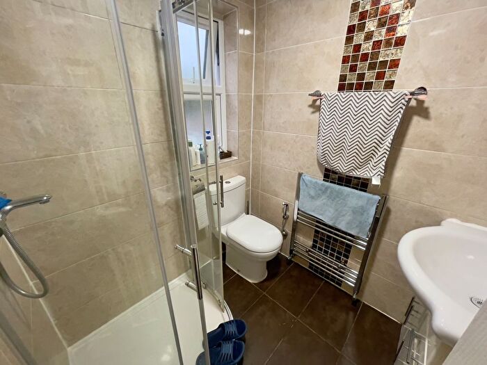 5 Bedroom Semi-Detached House To Rent In Penbury Road, Southall, Greater London, UB2