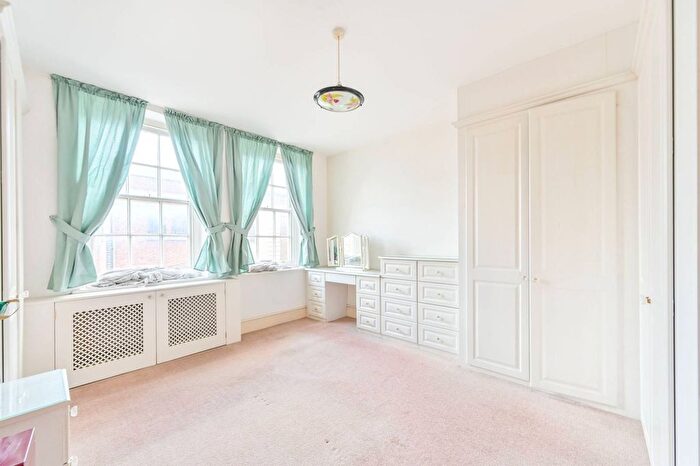 2 Bedroom Flat For Sale In Ralph Court, Queensway, London, W2
