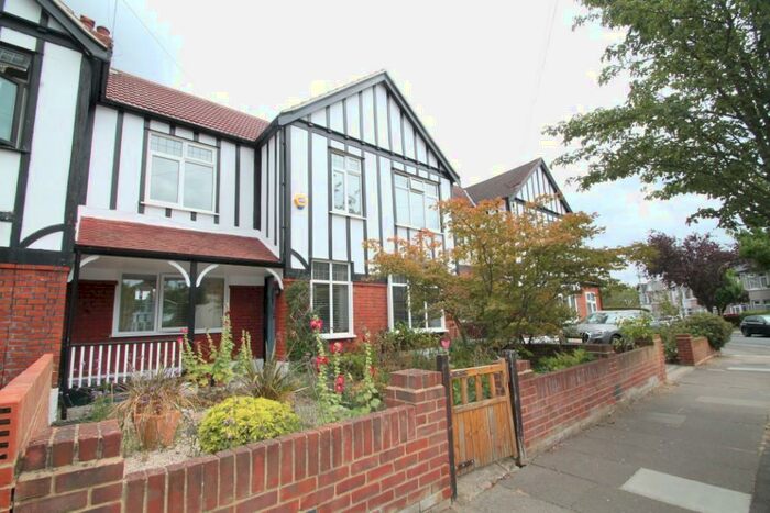 3 Bedroom Terraced House To Rent In Kenwood Gardens, Ilford, London, IG2