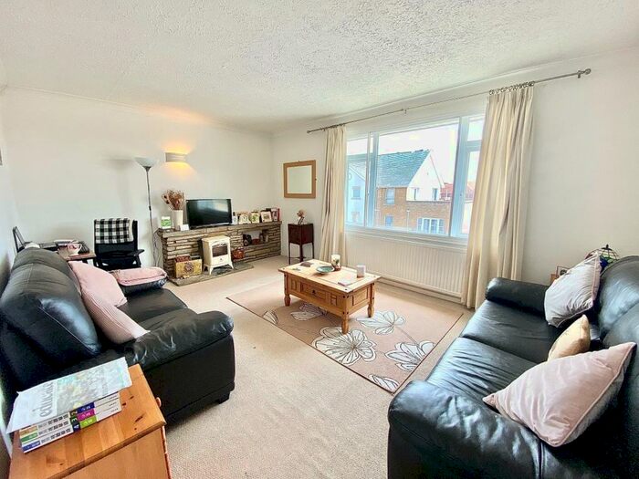 2 Bedroom Apartment To Rent In Hardwick Court, Wanstead, E11