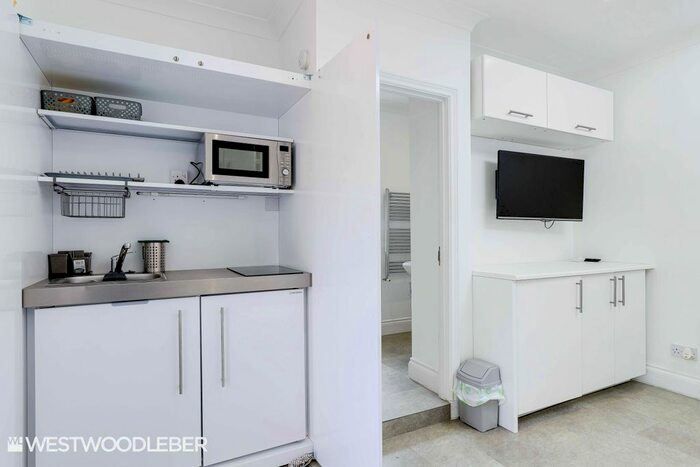 Studio To Rent In London Road, Hertford, SG13