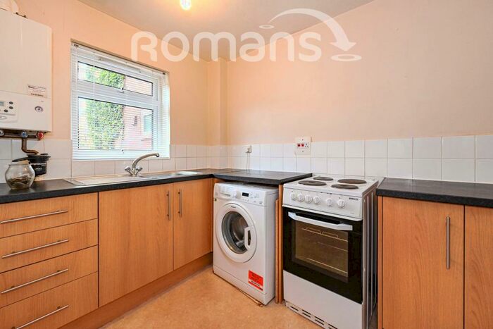 1 Bedroom Apartment To Rent In Elizabeth Close, RG12