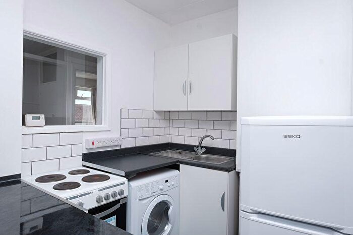 3 Bedroom Flat To Rent In Milner Road, Brighton, BN2