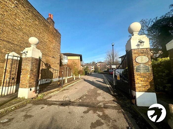 2 Bedroom Flat For Sale In Halley Gardens, Lewisham, London, SE13