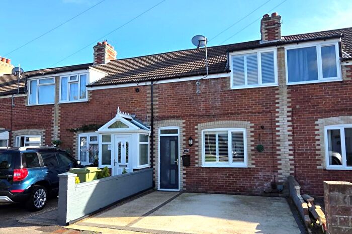 2 Bedroom Terraced House For Sale In Derlyn Road, Fareham, PO16