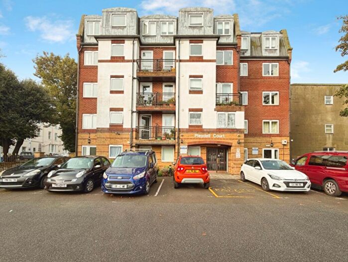 1 Bedroom Flat For Sale In Pleydell Gardens, Folkestone, CT20