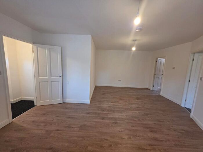 1 Bedroom Flat To Rent In Close Hill Lane, Huddersfield, West Yorkshire, HD4