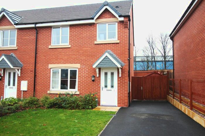 3 Bedroom Semi-Detached House To Rent In Panthers Place, The Portlands, Chesterfield, S41