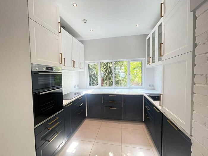3 Bedroom Flat To Rent In Holland Road, London, W14