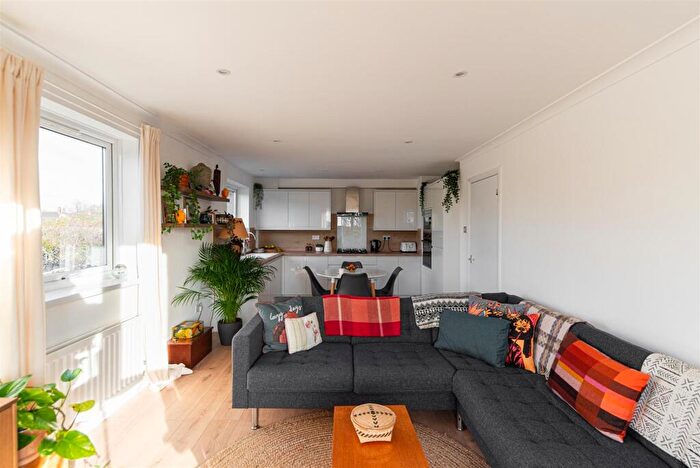 2 Bedroom Flat To Rent In Greystoke Gardens, Sandyford, Newcastle Upon Tyne, NE2