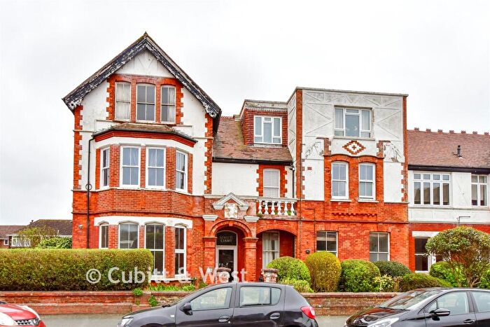 2 Bedroom Flat For Sale In Victoria Drive, Bognor Regis, West Sussex, PO21