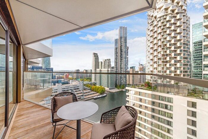 2 Bedroom Apartment To Rent In George Street, London, E14