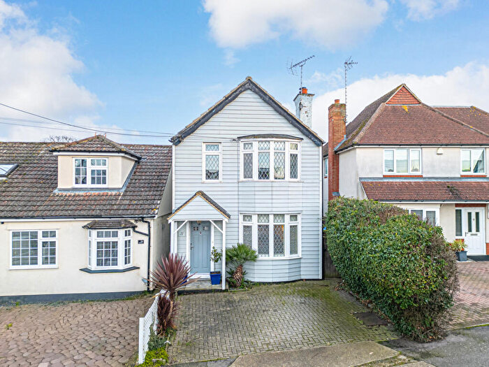 4 Bedroom Detached House For Sale In The Crescent, Benfleet, SS7