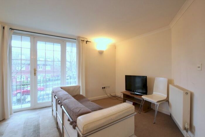 2 Bedroom Flat To Rent In North Road, Wimbledon SW19
