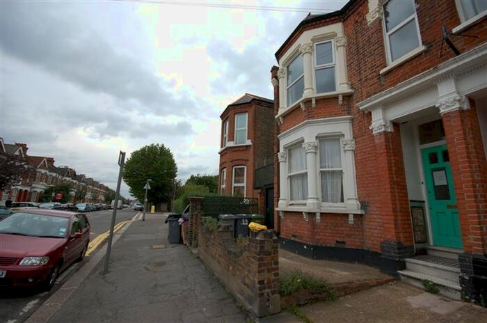 3 Bedroom Flat To Rent In Buchanan Gardens, Kensal Green, London, NW10