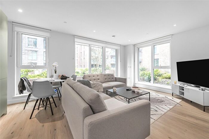 1 Bedroom Flat To Rent In Cedrus Avenue, Southall, UB1