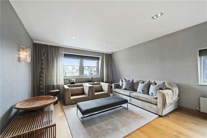 3 Bedroom Flat To Rent In Cadogan Square, London, SW1X