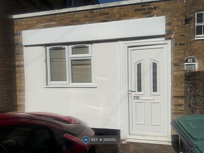 Studio To Rent In Bedford Road, London, N15