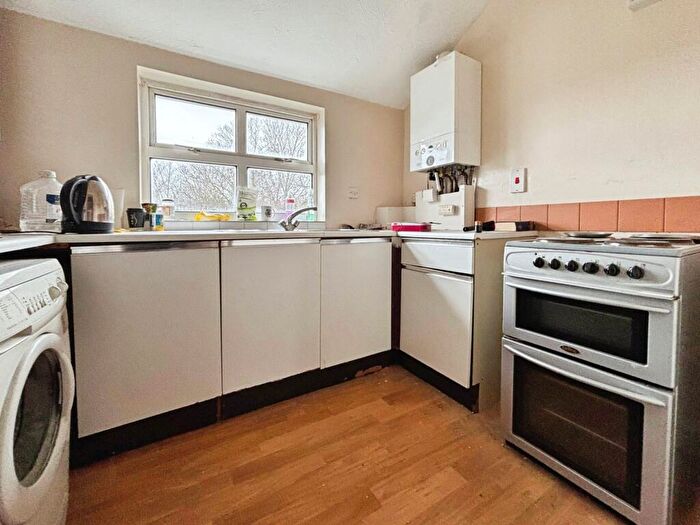 1 Bedroom Apartment To Rent In Ravensbourne Road, London, SE6