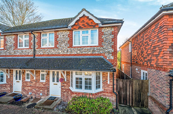 3 Bedroom Semi Detached House For Sale In Lantern Close, Farnborough, Orpington, Kent, BR6