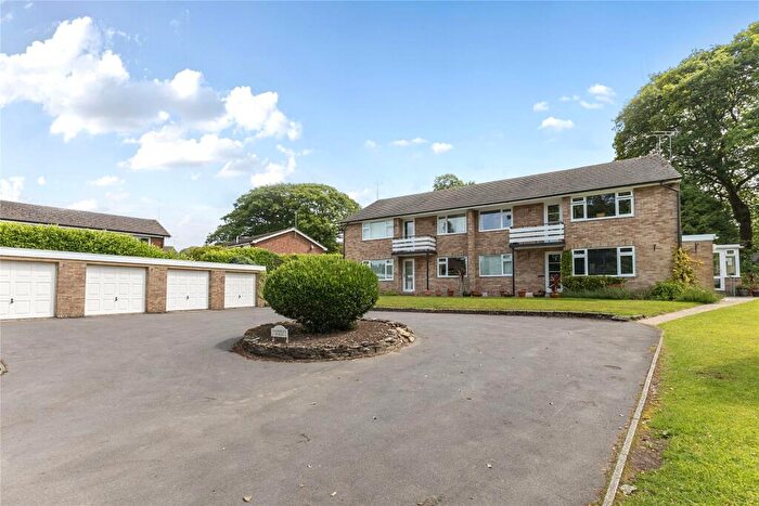 2 Bedroom Maisonette For Sale In The Avenue, Grayshott, Hindhead, Hampshire, GU26