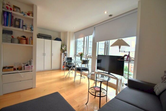 Studio To Rent In Fairmont Avenue, London, E14