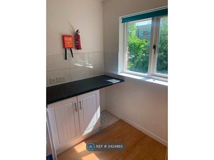 1 Bedroom Flat To Rent In Kendal House, London, SE20