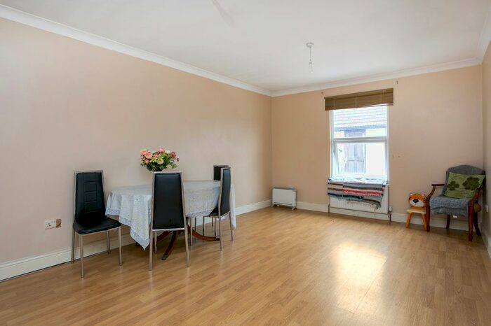 2 Bedroom Flat To Rent In Lea Bridge Road, London, E10