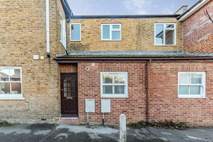 2 Bedroom Flat To Rent In Tolworth Park Road, Surbiton, KT6