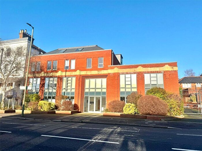 2 Bedroom Apartment For Sale In East Street, Farnham, Surrey, Surrey, GU9