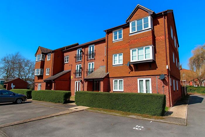 1 Bedroom Flat For Sale In Knowles Close, West Drayton, UB7