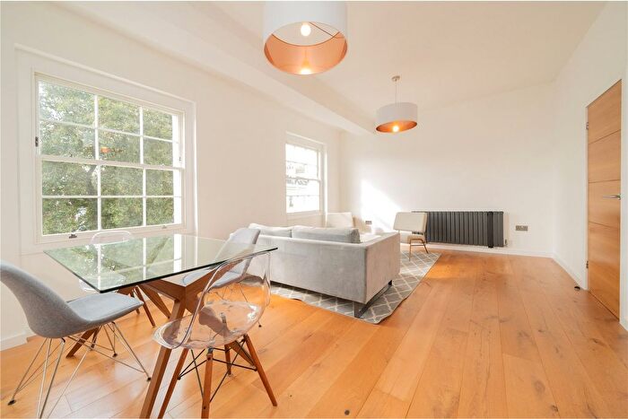 3 Bedroom Flat To Rent In Gloucester Terrace, London, W2