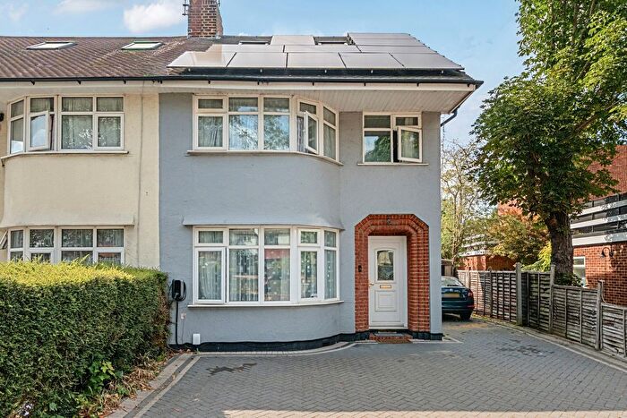 4 Bedroom Semi-Detached House For Sale In Sevenoaks Road, Orpington, BR6