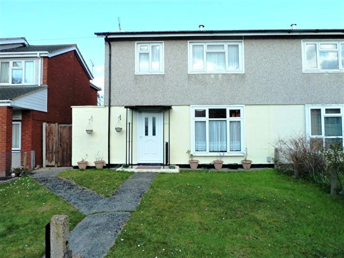 3 Bedroom Semi-Detached House To Rent In Ravensbourne Crescent Harold Wood Romford Essex, RM3