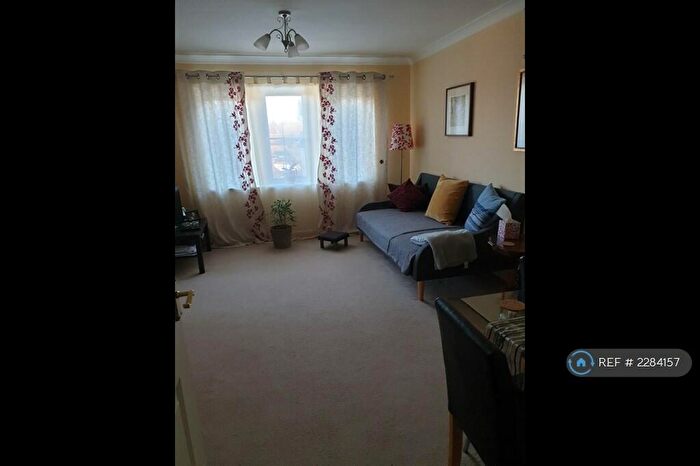 2 Bedroom Flat To Rent In Steeple View, Basildon, SS15