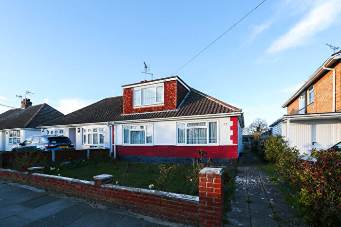 4 Bedroom Chalet For Sale In Gravel Road, Leigh-on-sea, SS9