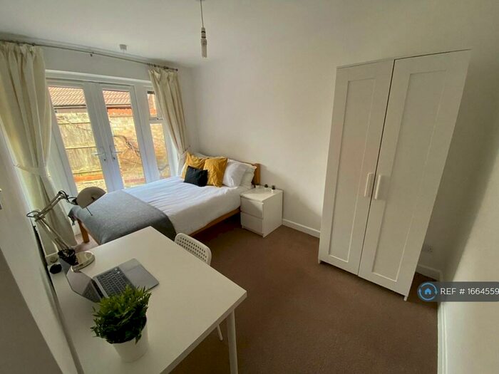 5 Bedroom End Of Terrace House To Rent In Jedburgh Close, Cambridge, CB4