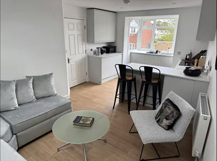 1 Bedroom Apartment To Rent In Lincoln Road, New Hinksey, OX1