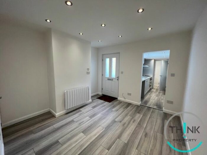 3 Bedroom Maisonette To Rent In Norwich Road, Lowestoft, NR32