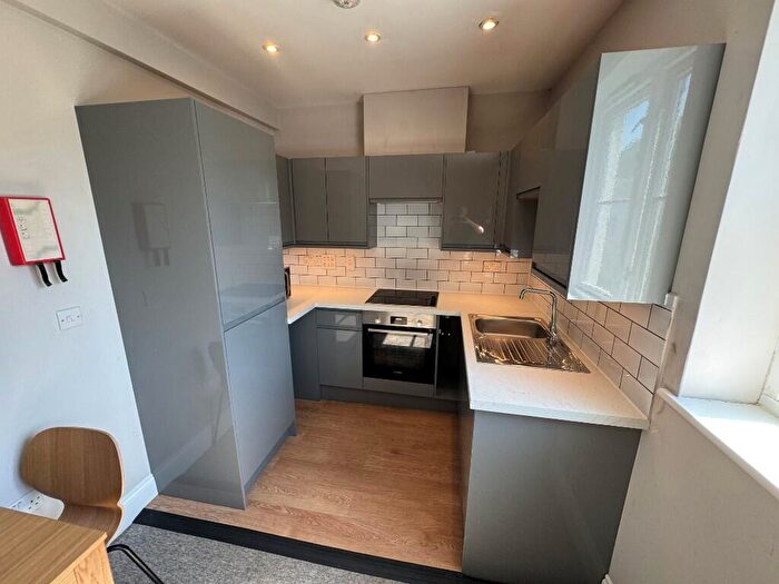 3 Bedroom Flat To Rent In Eaton Crescent, Bristol, BS8