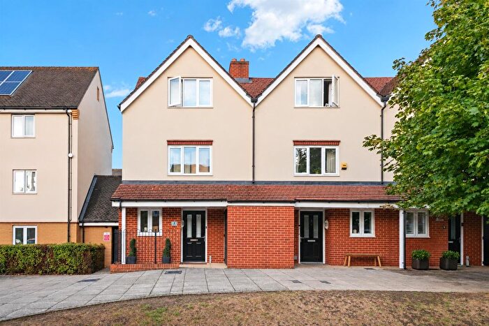 3 Bedroom Semi-Detached House For Sale In Fremantle Way, Hayes, UB3