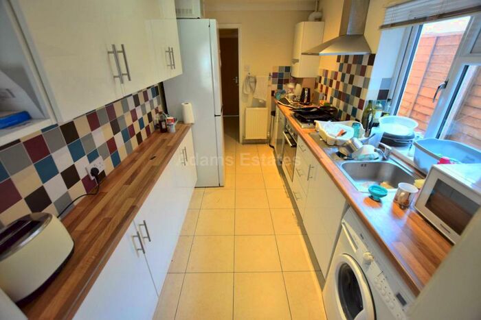 4 Bedroom Terraced House To Rent In Wykeham Road, Reading, RG6