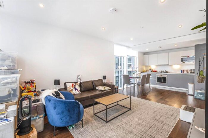 2 Bedroom Apartment To Rent In Harbour Way, London, E14