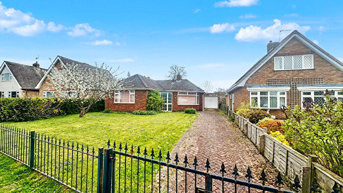 2 Bedroom Detached Bungalow For Sale In Hollywell Road, Lincoln, LN5