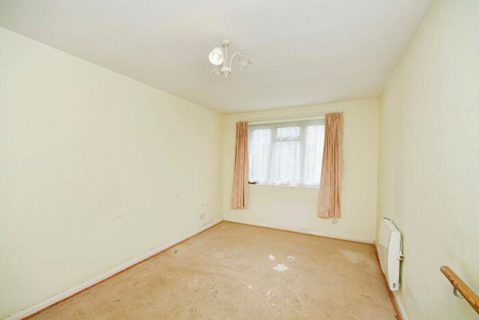 2 Bedroom Flat For Sale In Westbrook, Lustrells Vale, Saltdean, Brighton, BN2