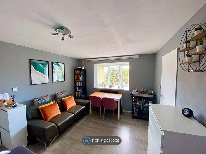 Studio To Rent In Cambridge Gardens, London, N10